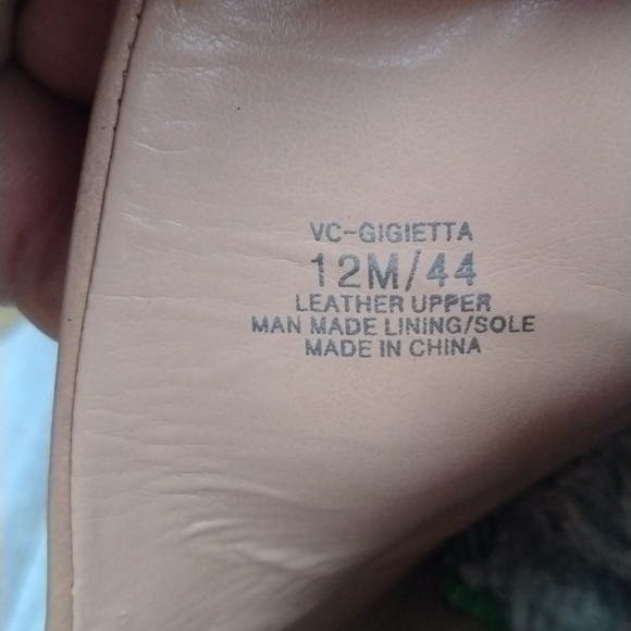 VINCE CAMUTO Ankle Boots. - Picture 12 of 13